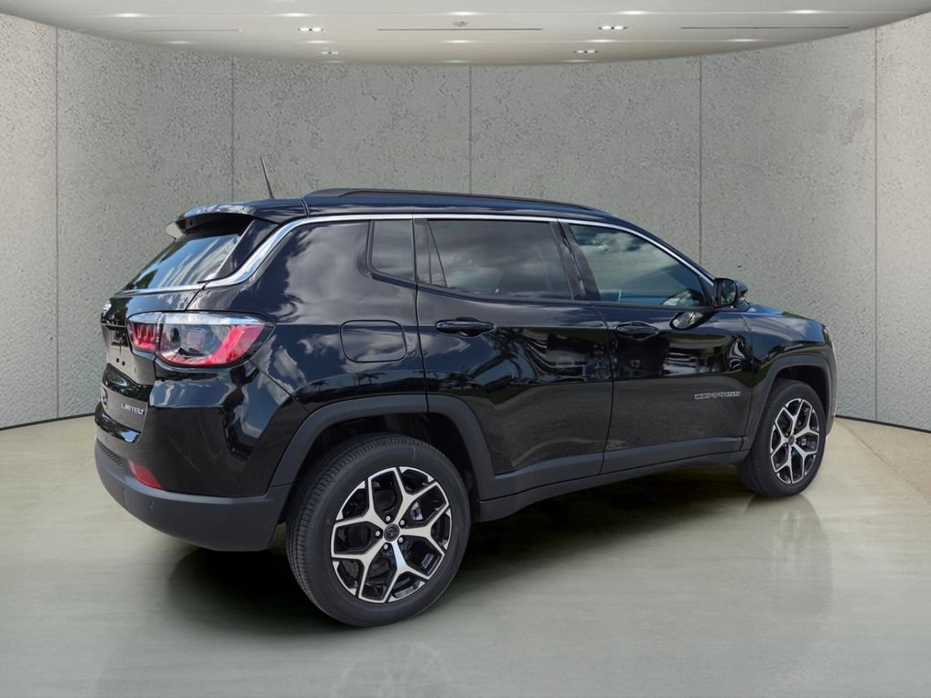 New 2026 Diamond Black Crystal Pearlcoat Jeep Limited image 4