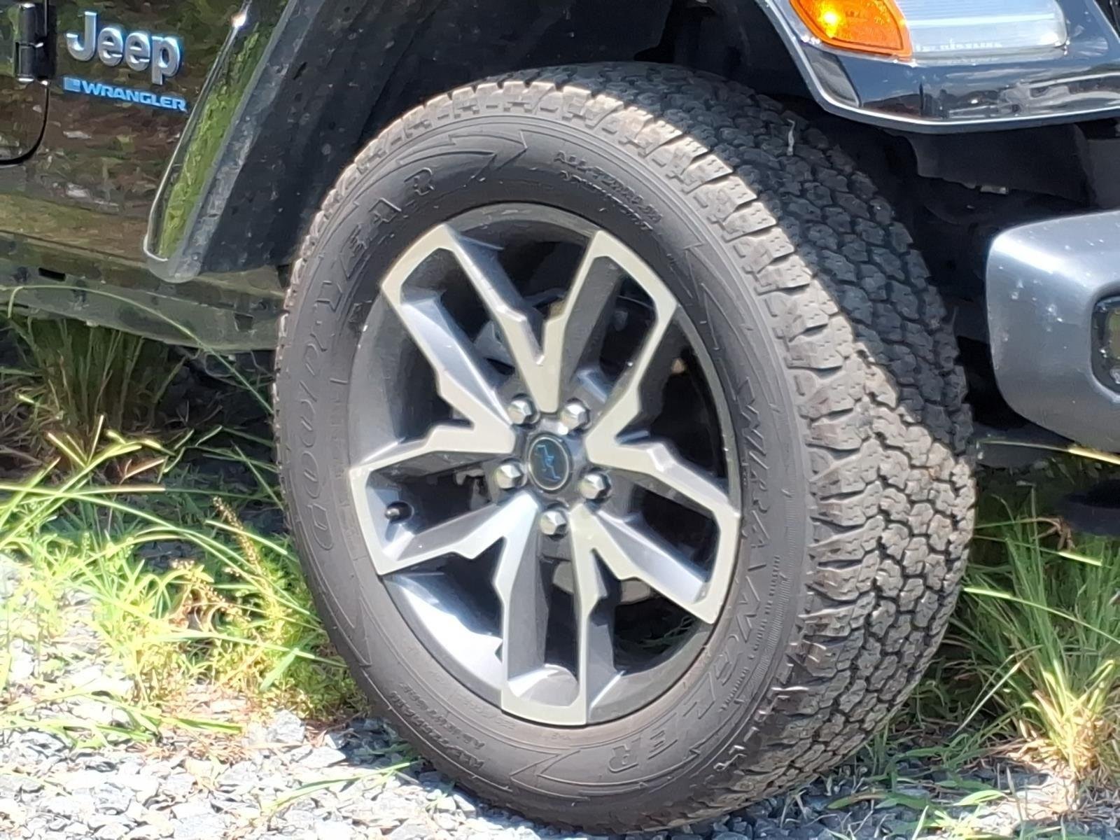 Used 2024 Black Clearcoat Jeep Sport S image 7