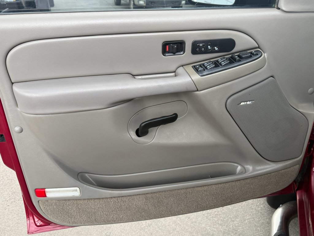Used 2005 Maroon GMC SLT image 16