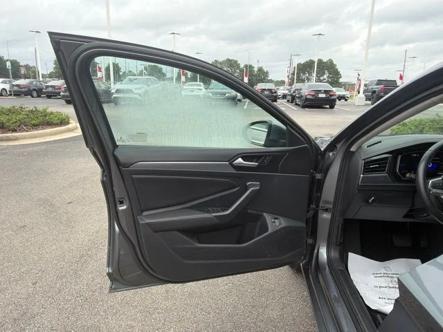 Used 2024 Gray Volkswagen 1.5T SE image 23