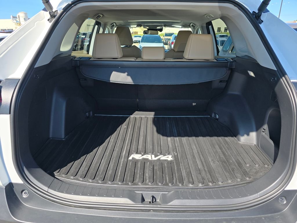 Used 2025 Beige Toyota XLE Premium image 21