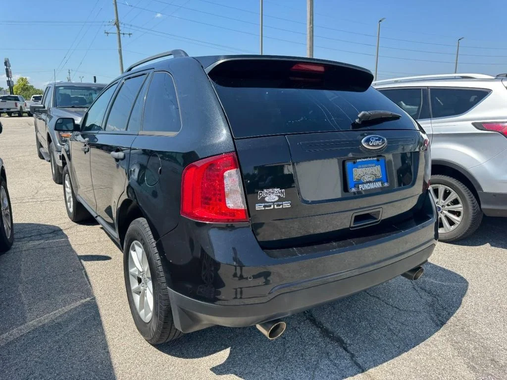 Used 2013 Tuxedo Black Metallic Ford SE image 6