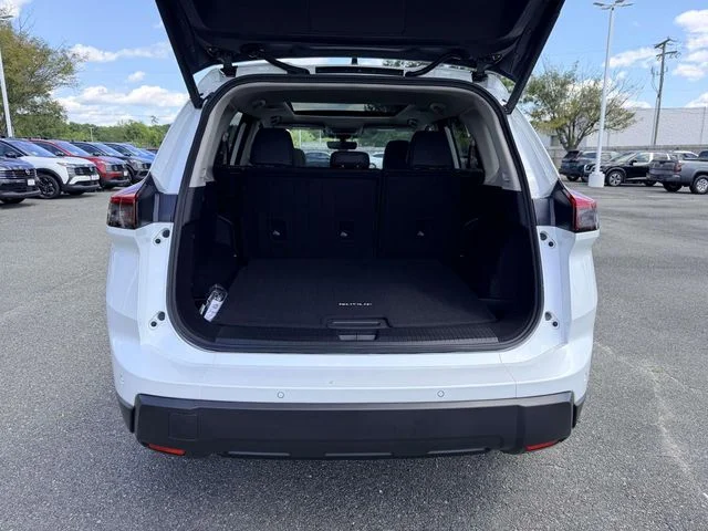 New 2026 Everest White Pearl TriCoat Nissan Dark Armor™ image 12