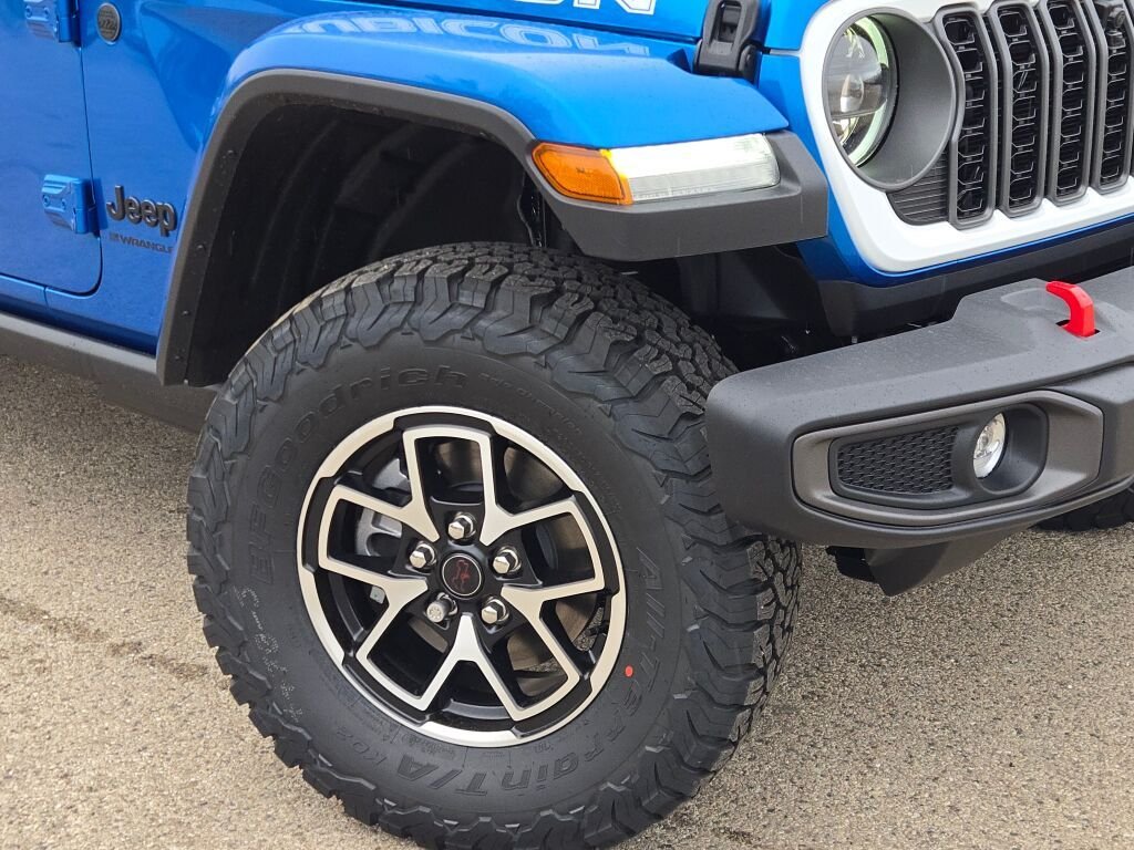 New 2026 Hydro Blue Pearl-Coat Exterior Paint Jeep Rubicon image 4