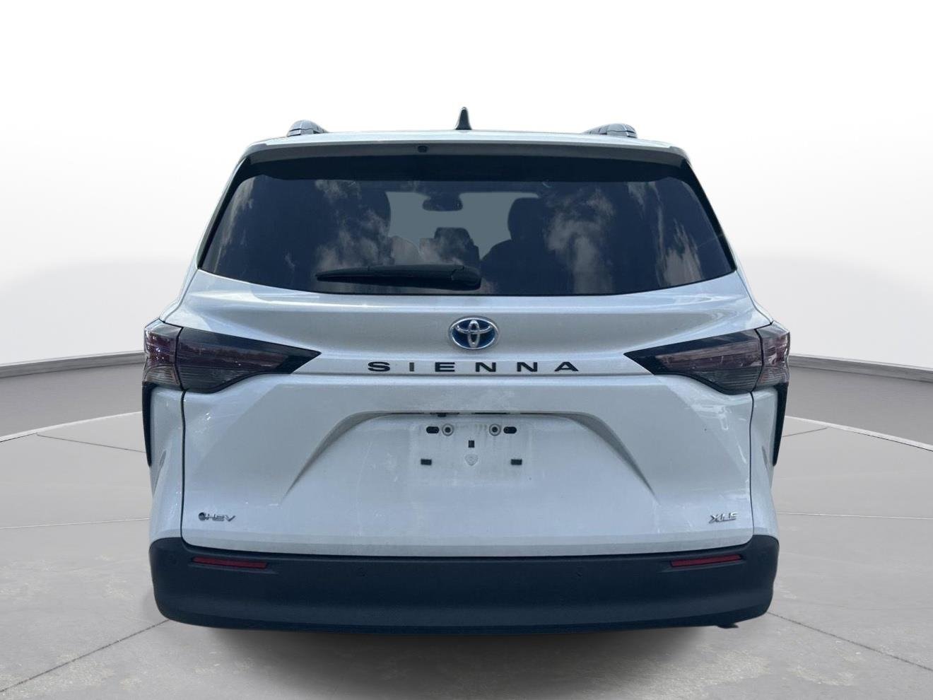 Used 2025 Wind Chill Pearl Toyota XLE image 7