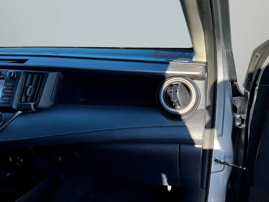 Used 2016 Silver Toyota LE image 27