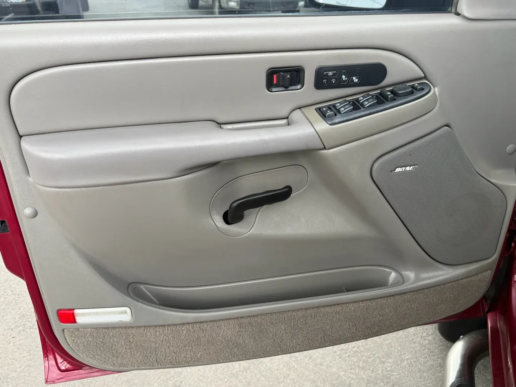 Used 2005 Maroon GMC SLT image 16
