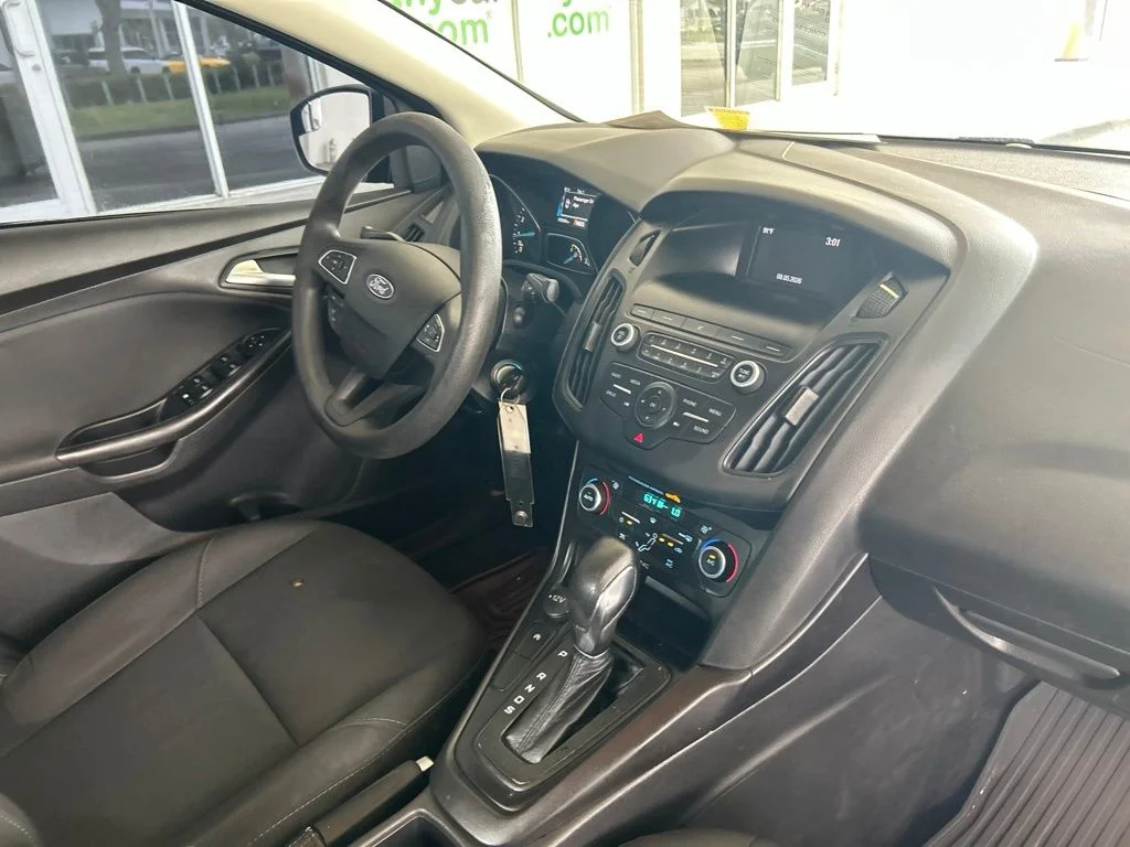 Used 2018 Gray Ford SE image 22