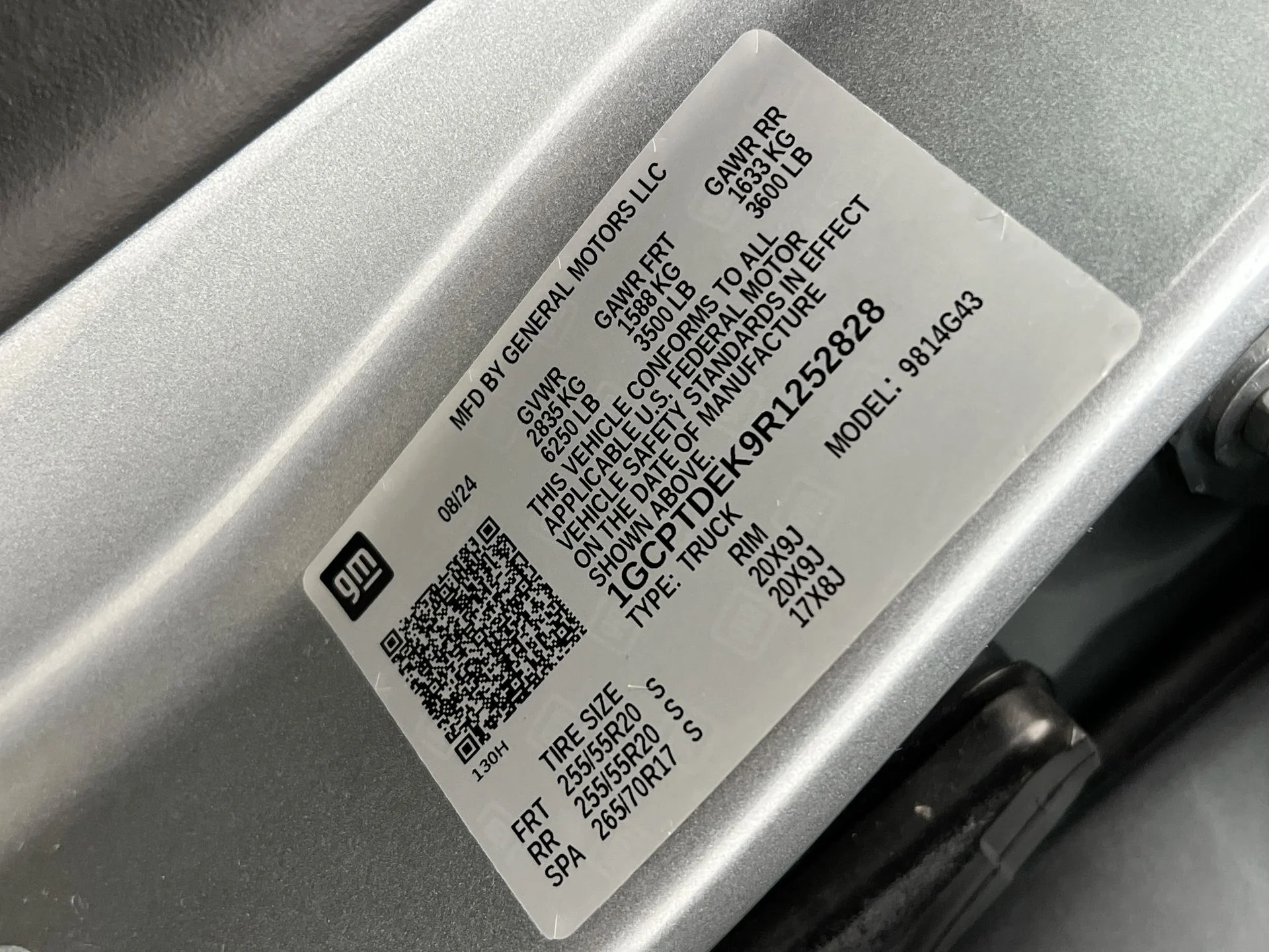 Certified Used 2024 Gray Chevrolet Z71 image 41