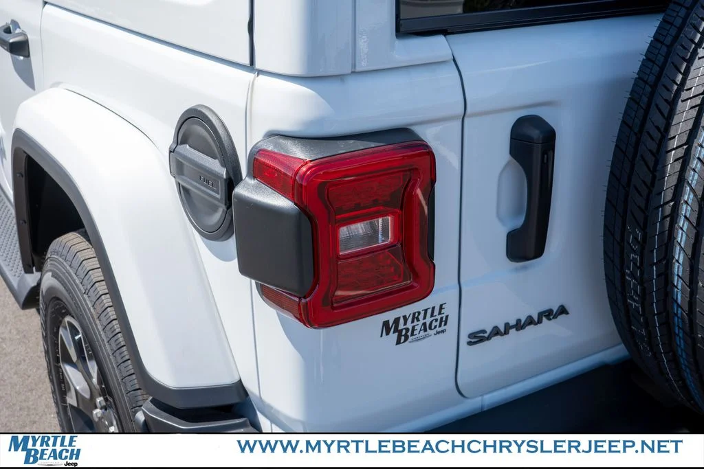 New 2026 Bright White Clear-Coat Exterior Paint Jeep Sahara image 12