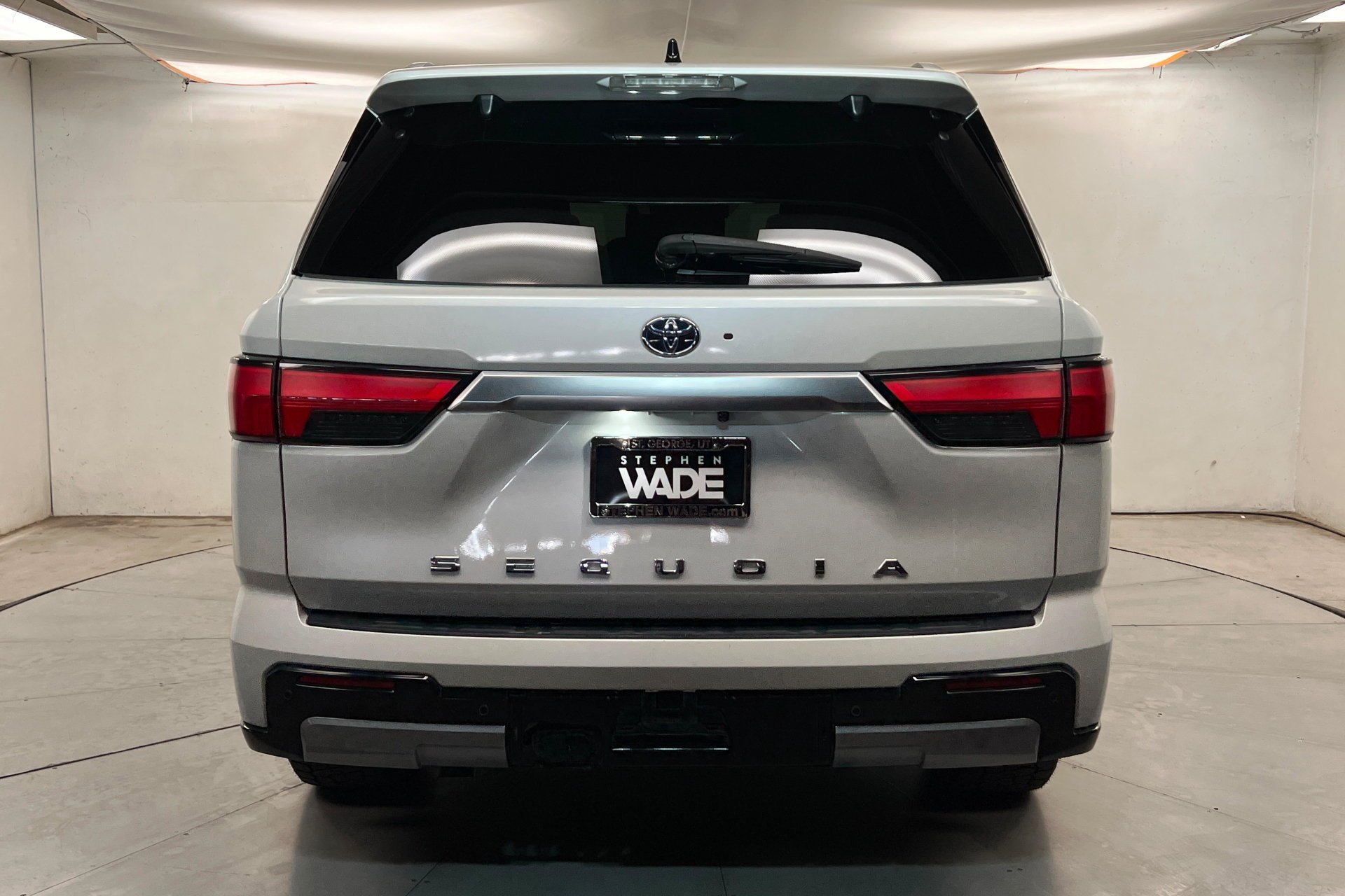 Used 2023 Wind Chill Pearl Toyota Capstone image 5