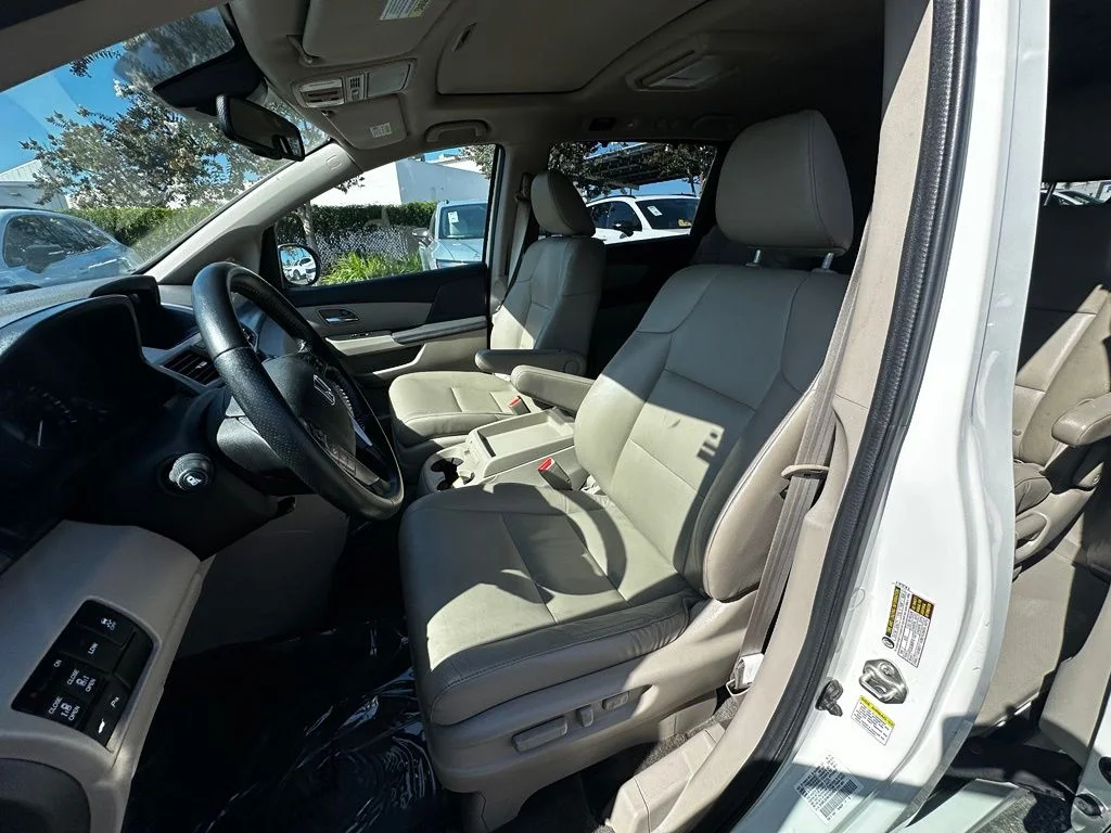 Used 2015 White Honda Touring image 18