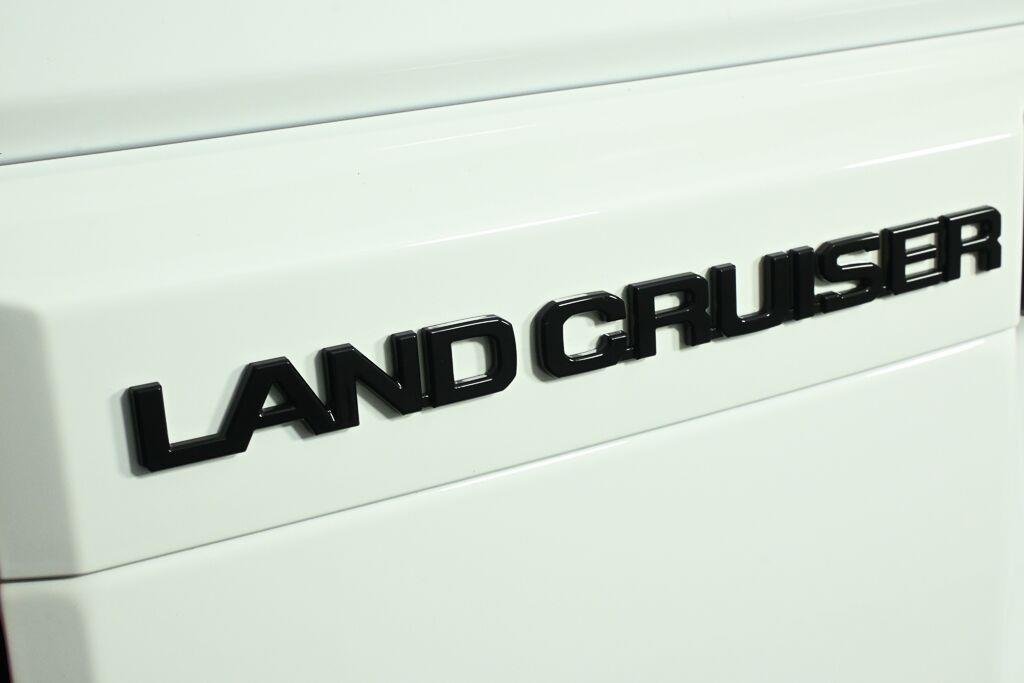 Used 2027 Ice Cap Toyota BASE image 26