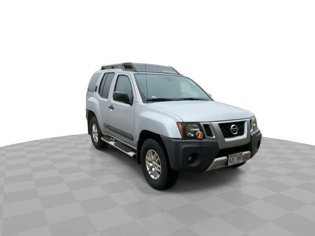 Used 2015 Silver Nissan S image 2