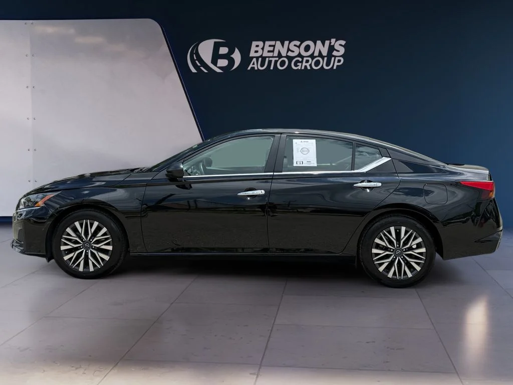 Used 2025 Black Nissan 2.5 SV image 2