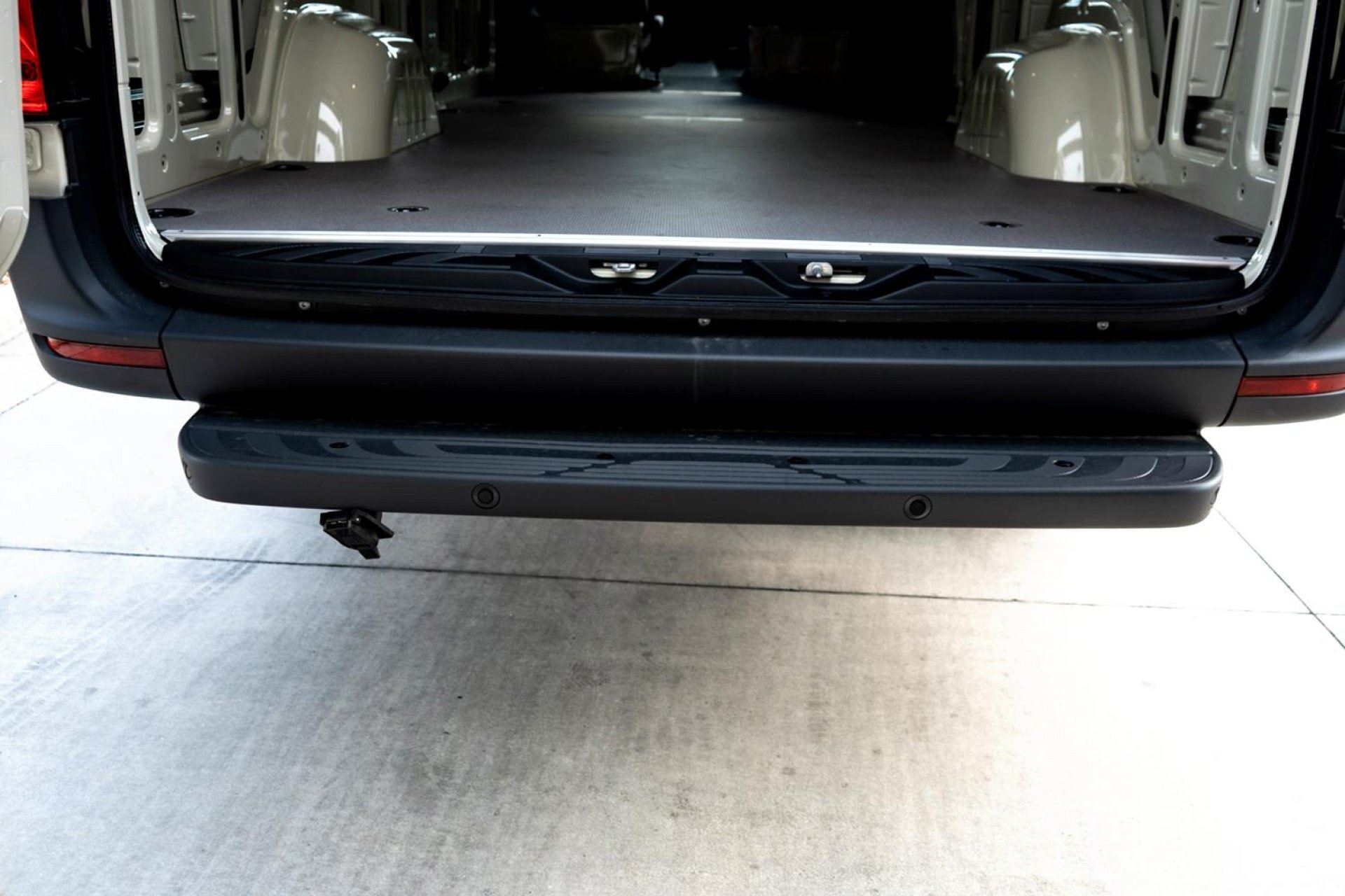 New 2025 Pebble+Gray Mercedes-Benz Cargo 170 WB image 38