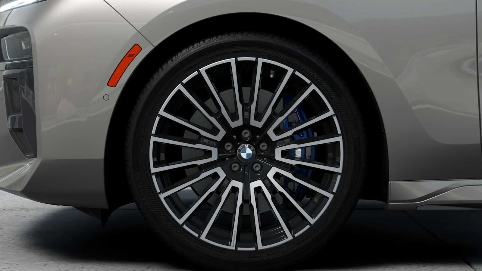 New 2026 Oxide Grey Metallic BMW 760i xDrive image 7