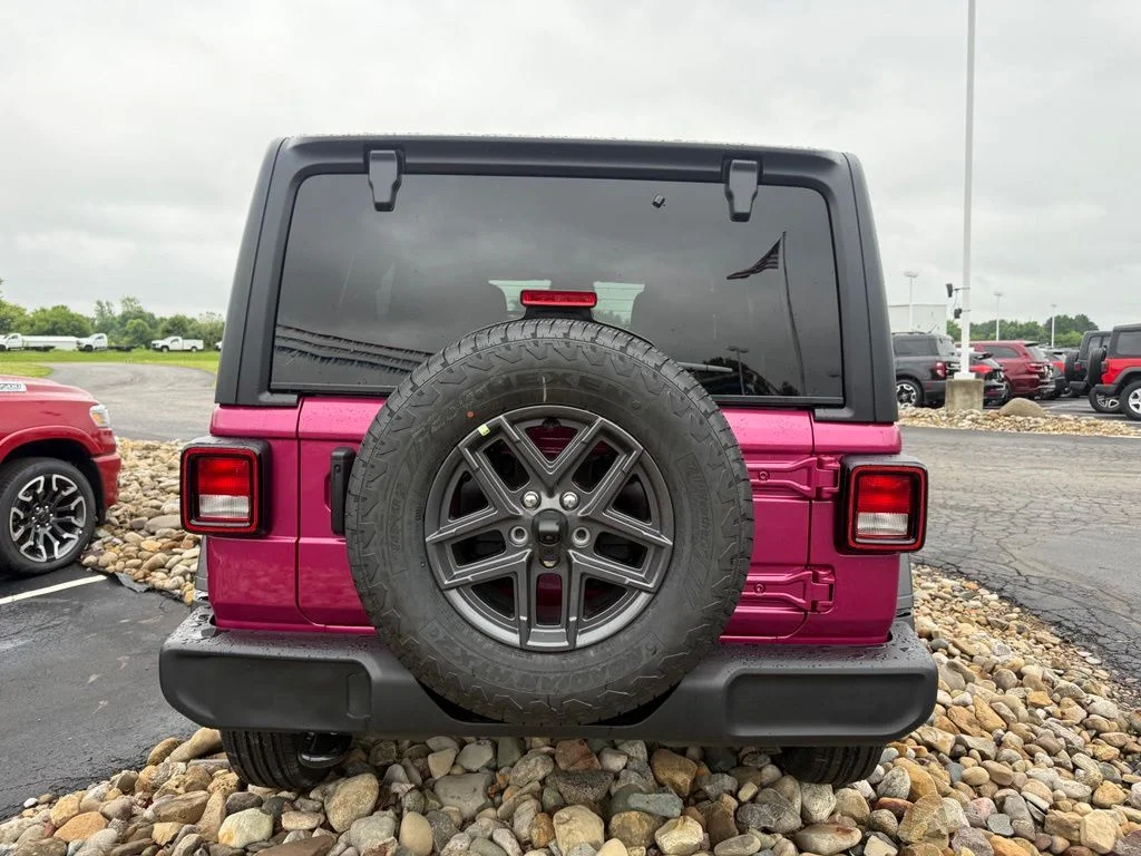 New 2026 Tuscadero Pearl-Coat Exterior Paint Jeep Sport S image 5