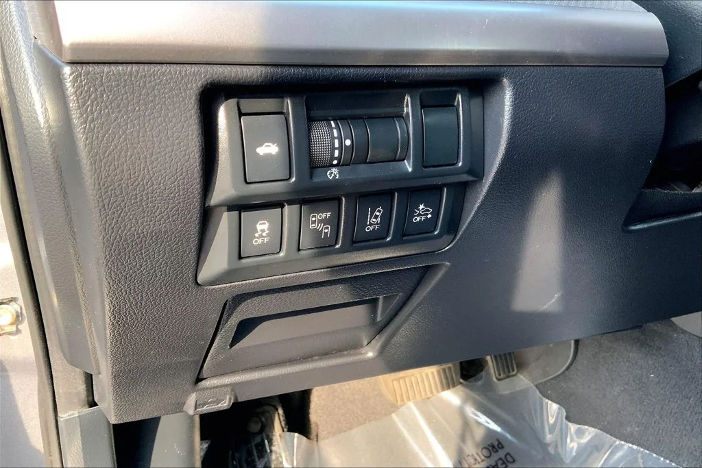 Used 2018 Gray Subaru 2.5i image 39