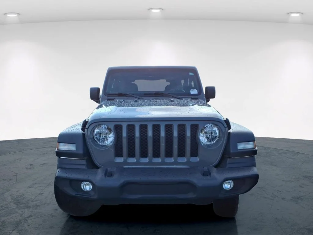 Used 2021 Gray Jeep Sport S image 4
