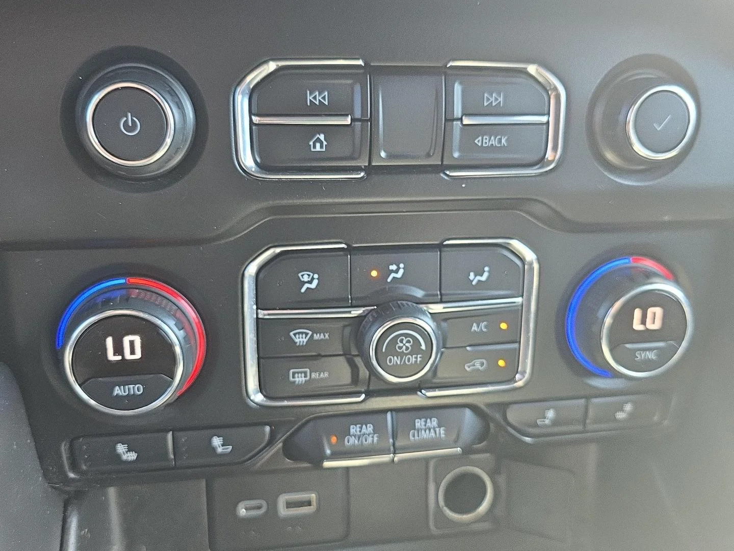 Used 2021 Summit White Chevrolet Z71 image 21
