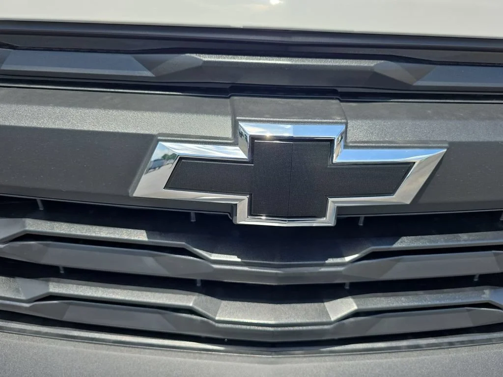 New 2026 Summit White Chevrolet Trail Boss image 36