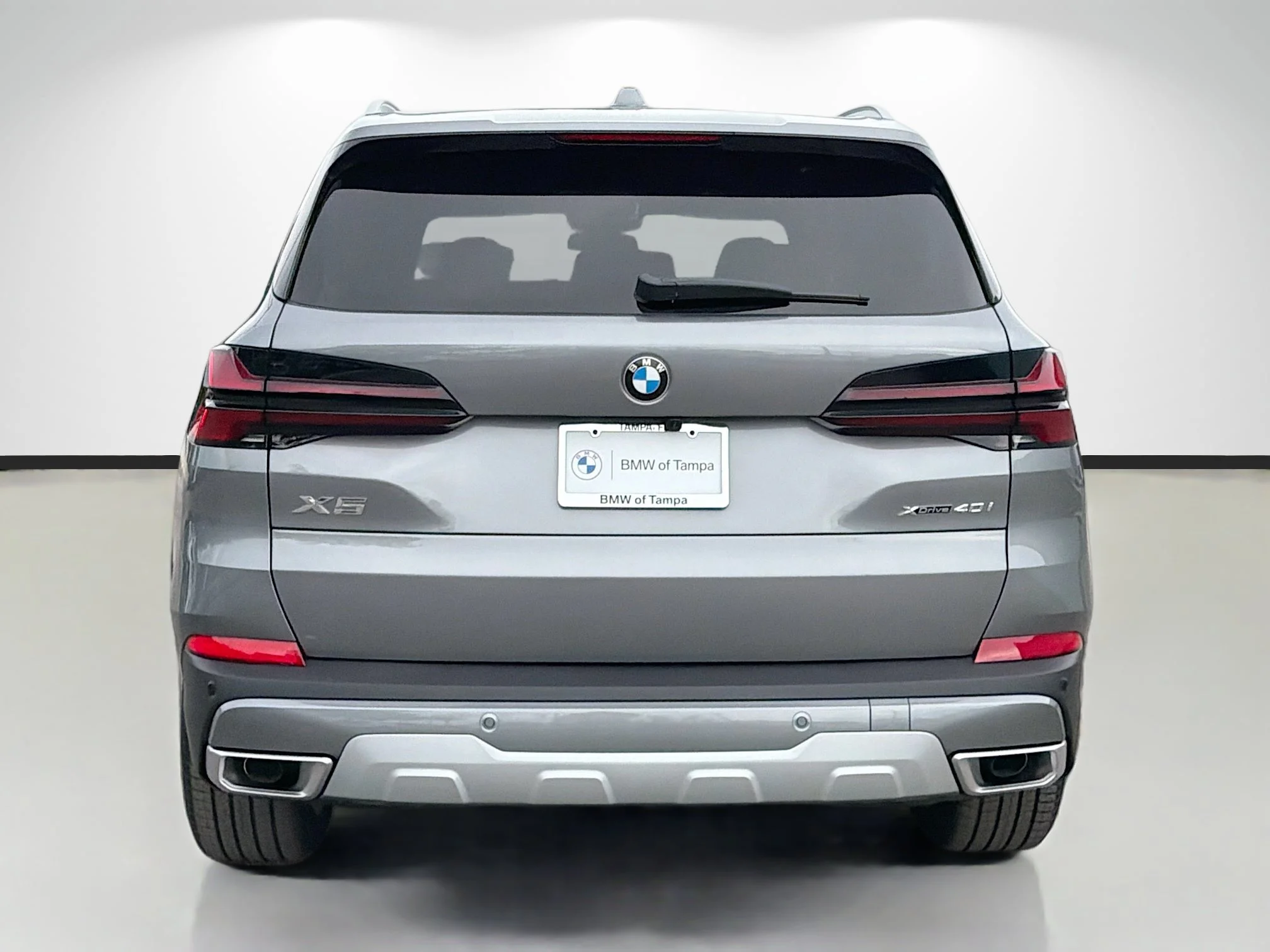 New 2026 Skyscraper Grey Metallic BMW xDrive40i image 4