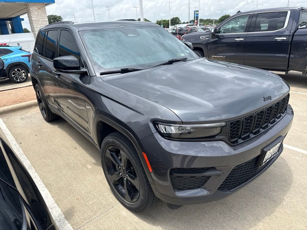 Used 2023 Gray Jeep Altitude X image 4