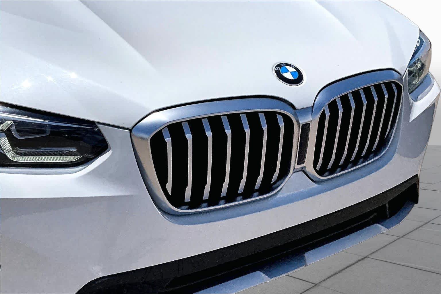 Used 2022 Mineral White Metallic BMW xDrive30i image 27