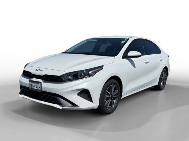 2024 Kia Forte LXS AT's photo