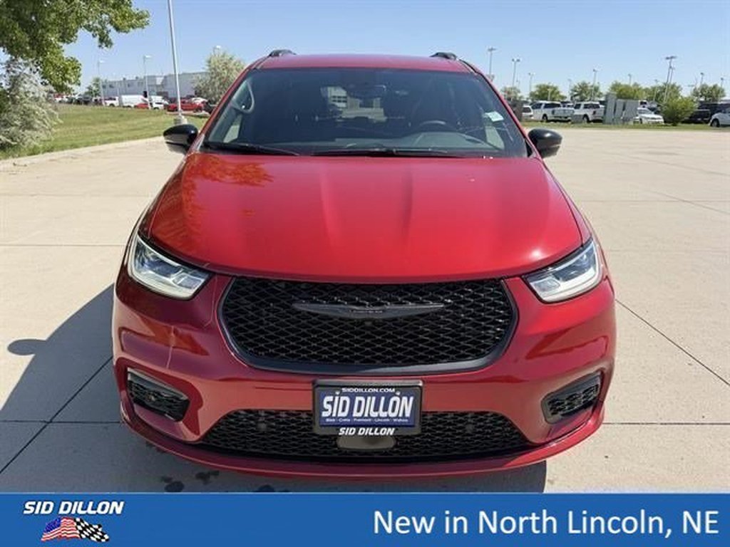 New 2026 Red Hot Pearl-Coat Exterior Paint Chrysler Select image 3