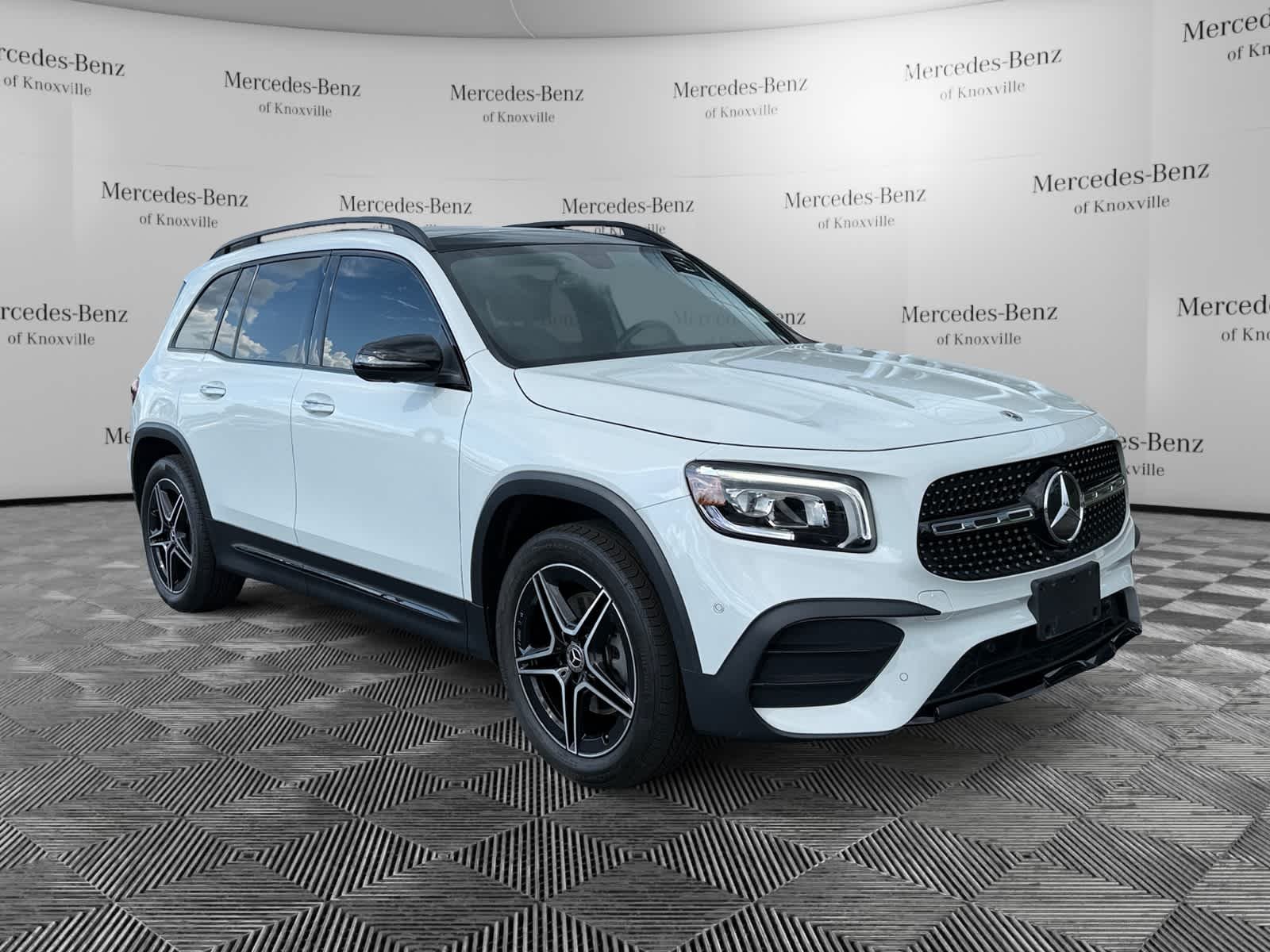 Certified Used 2022 Digital White Metallic Mercedes-Benz GLB 250 image 3