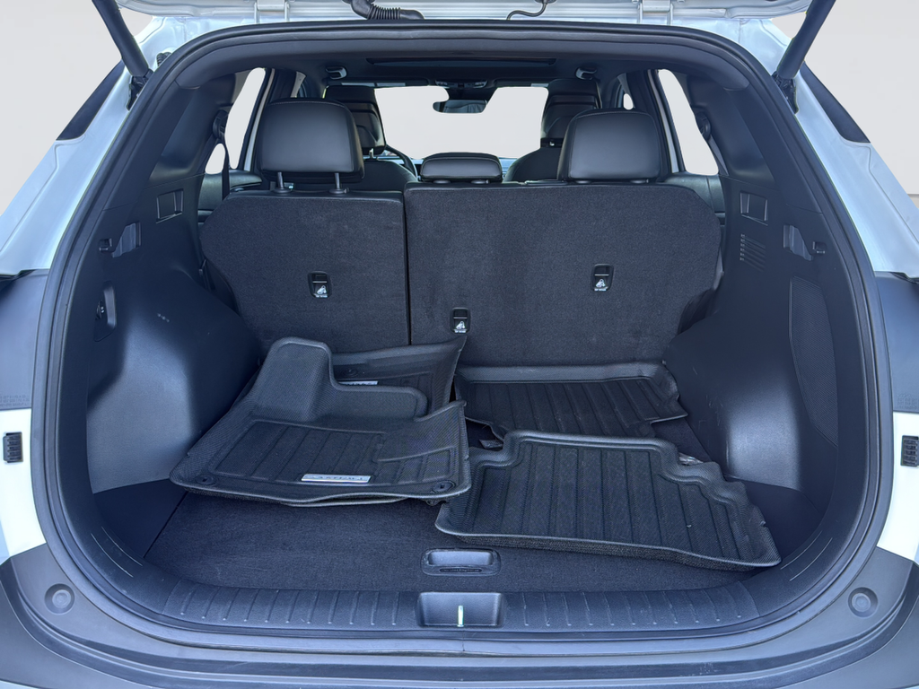 Used 2023 White Kia X-Pro Prestige image 11