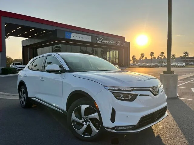 New 2025 VinFast VF 8 Eco
