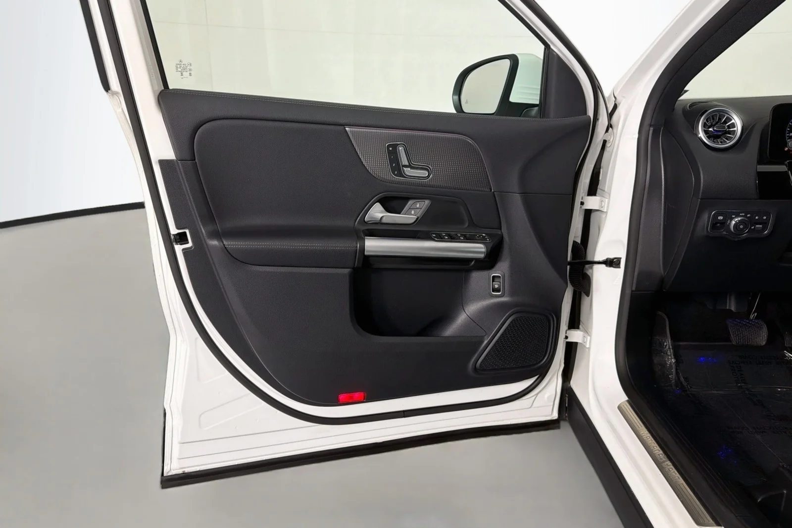 Used 2023 Polar White Mercedes-Benz 250 image 22