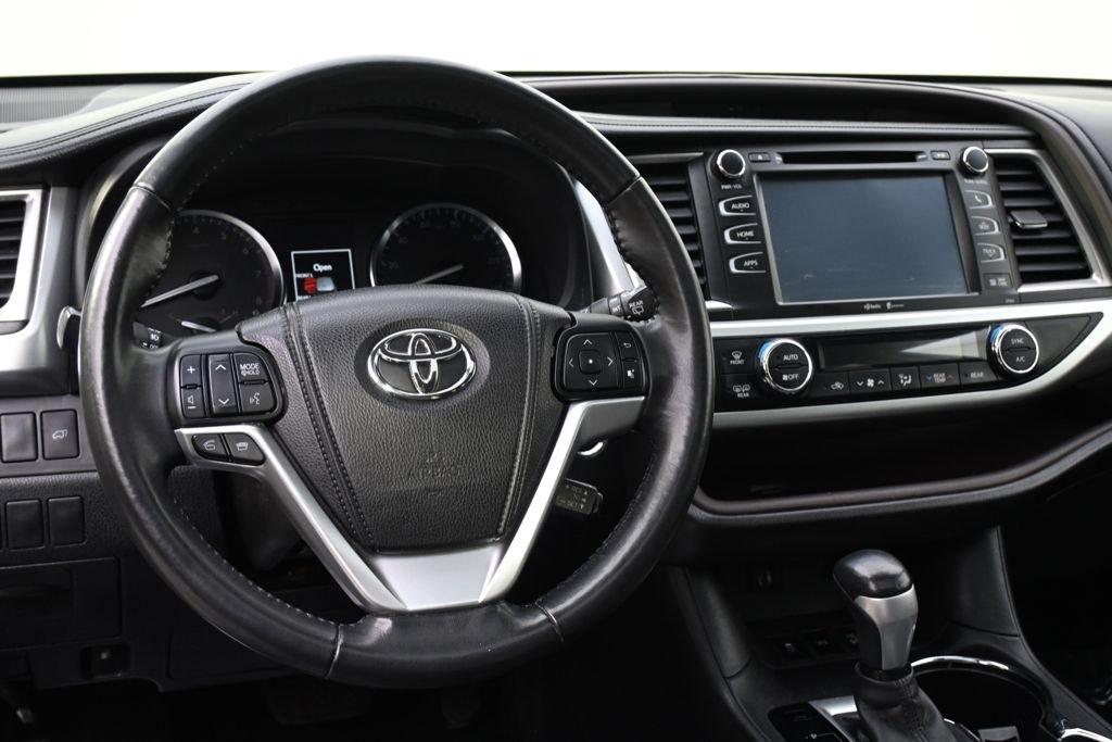 Used 2015 Attitude Black Metallic Toyota XLE V6 image 12