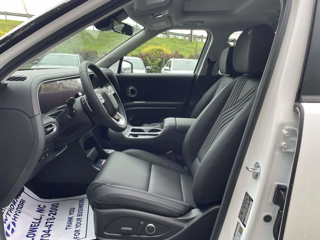 New 2026 White Hyundai Blue SEL Premium image 17