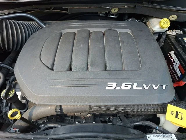 Used 2013 Gray Dodge SXT image 29