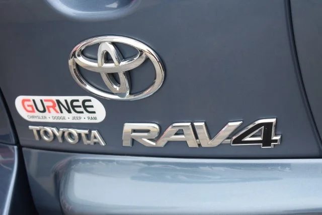 Used 2010 Blue Toyota Limited image 18