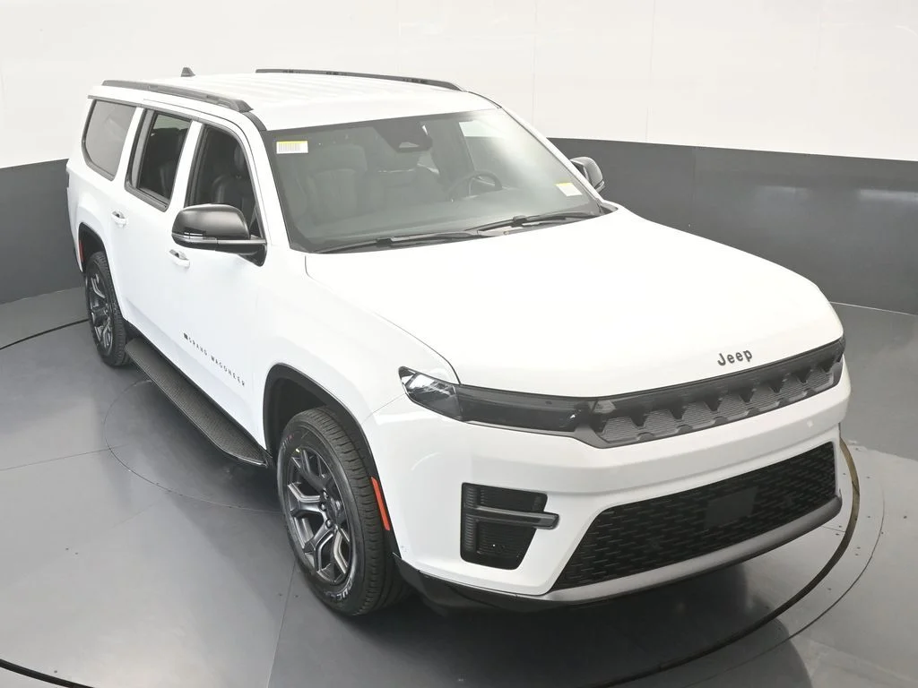 New 2026 Bright White Clear-Coat Exterior Paint Jeep Limited Altitude image 51
