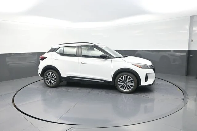 Used 2024 White Nissan SR image 48