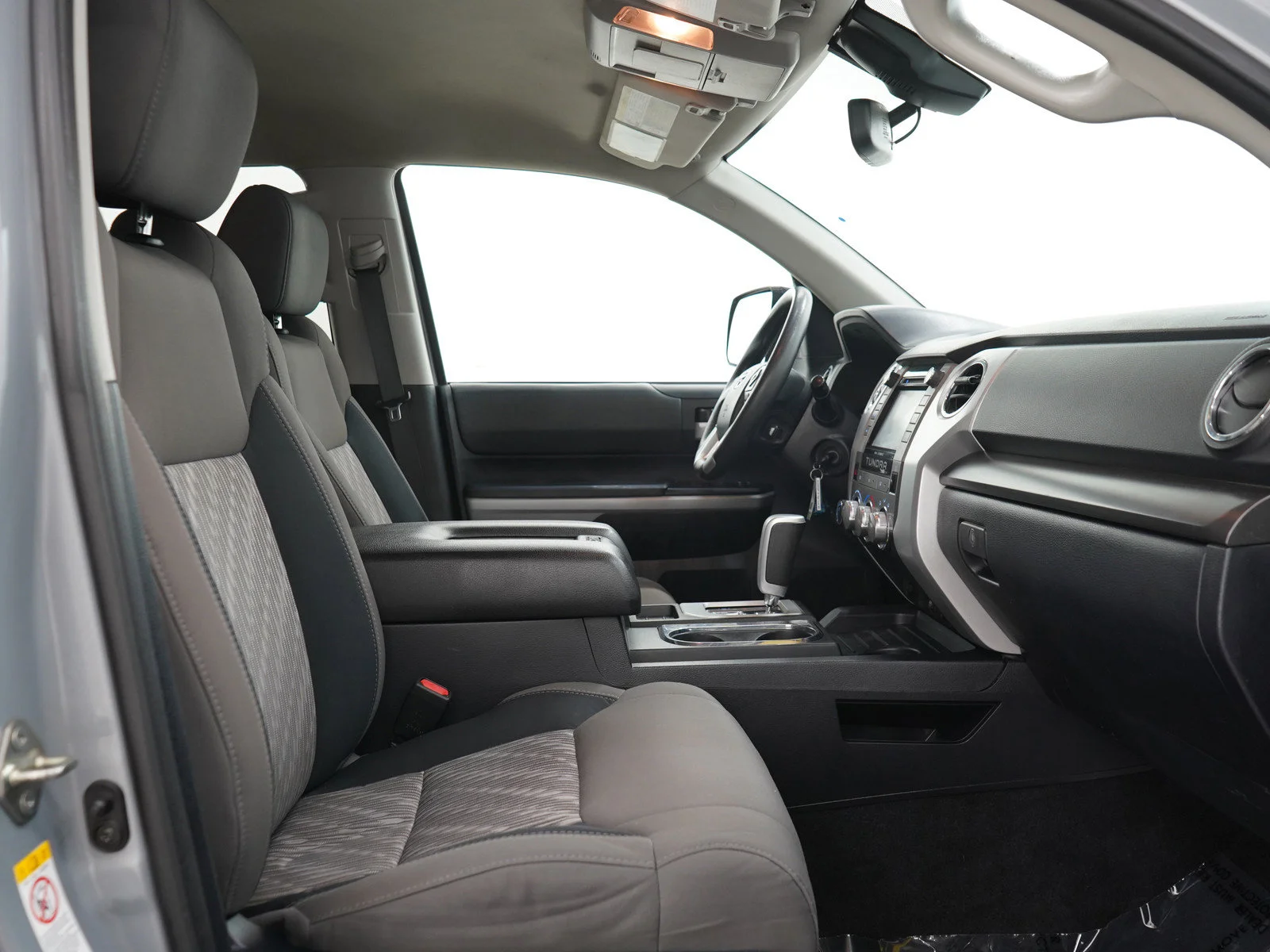 Used 2018 Cement Toyota SR5 image 13