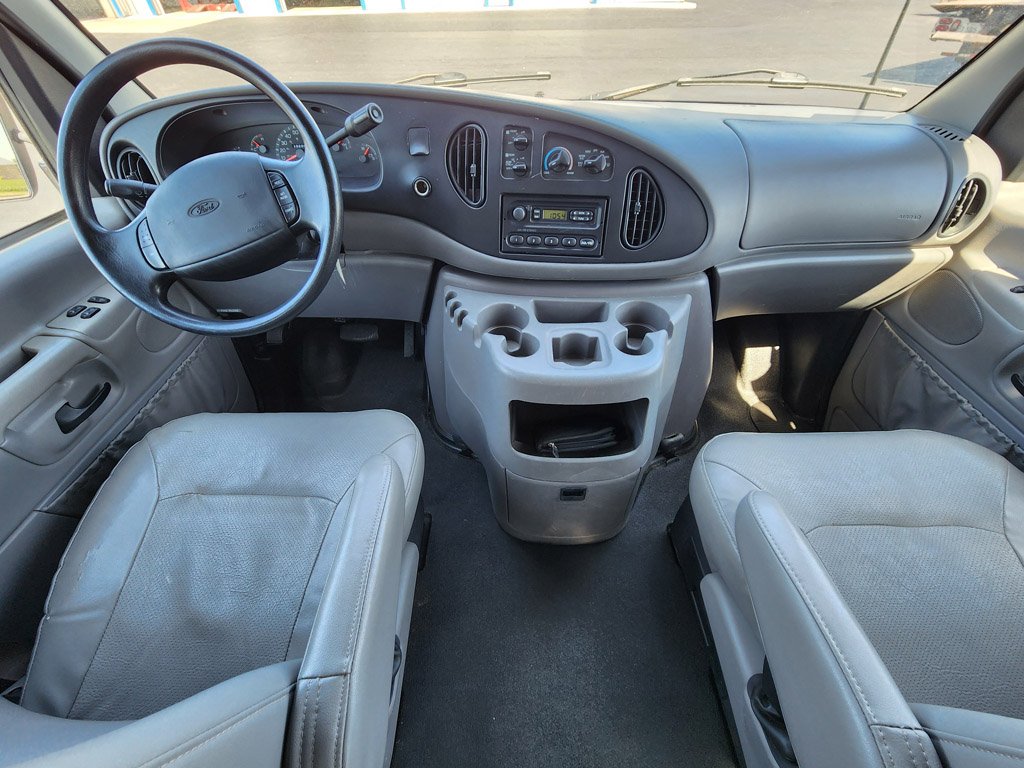 Used 2001  Ford  image 23