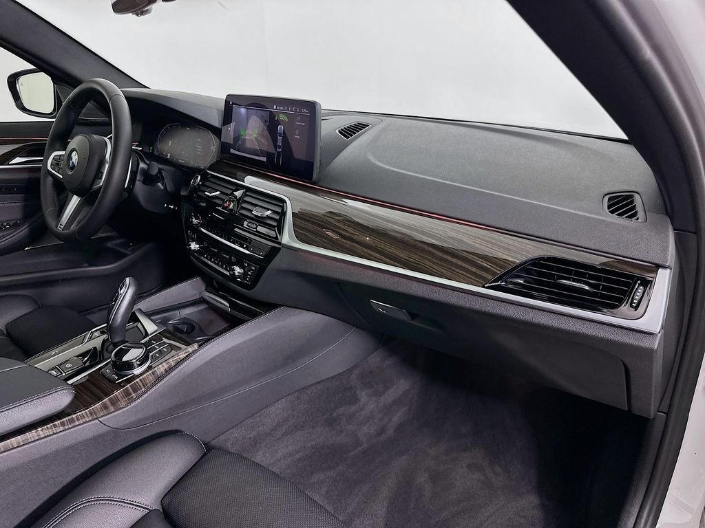 Used 2022 Alpine White BMW 540i xDrive image 30