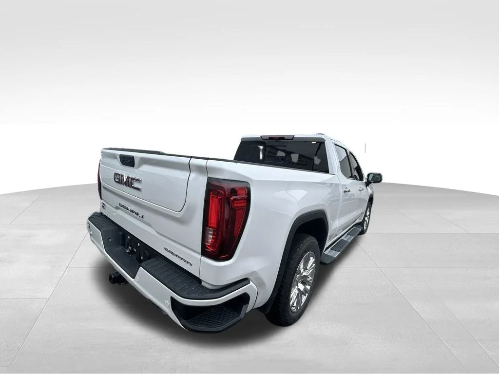 Used 2025 White GMC Denali image 5