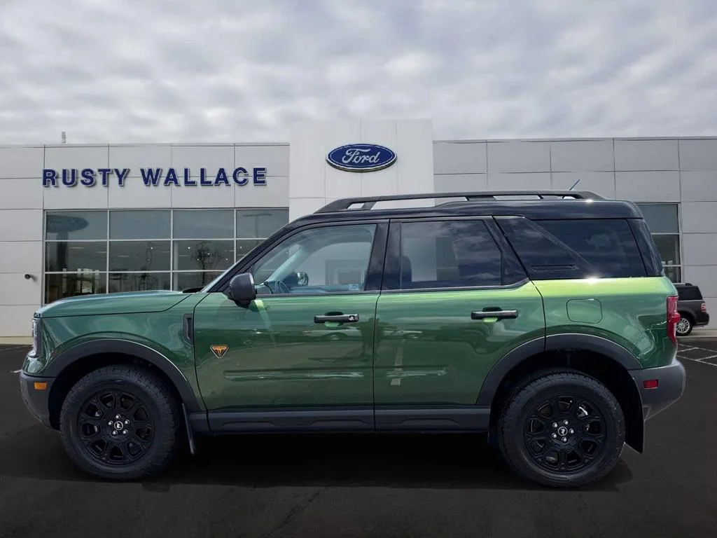 Used 2025 Green Ford Badlands image 1
