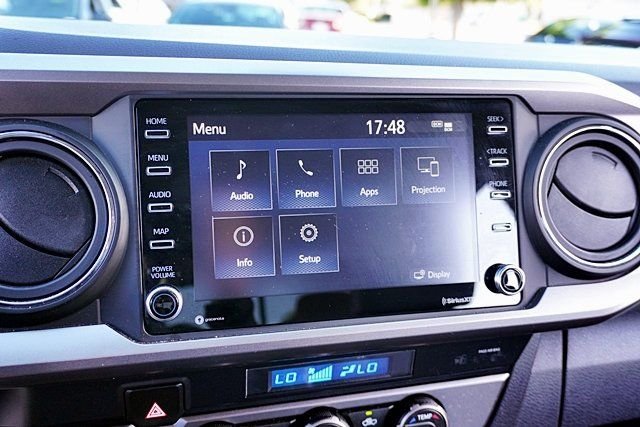 Used 2022 Silver Toyota SR5 image 26