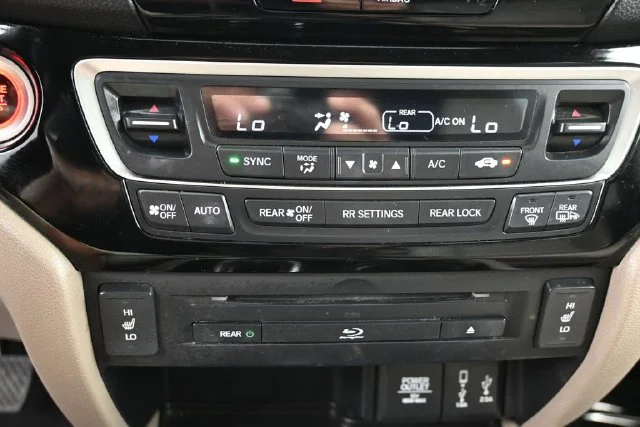 Used 2017 White Honda Touring image 41