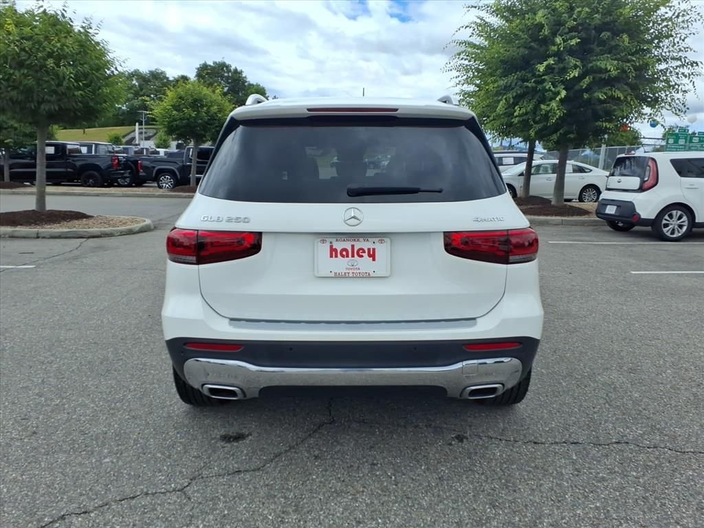 Used 2022 White Mercedes-Benz GLB 250 image 6