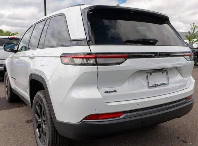 New 2026 White Jeep Altitude image 7